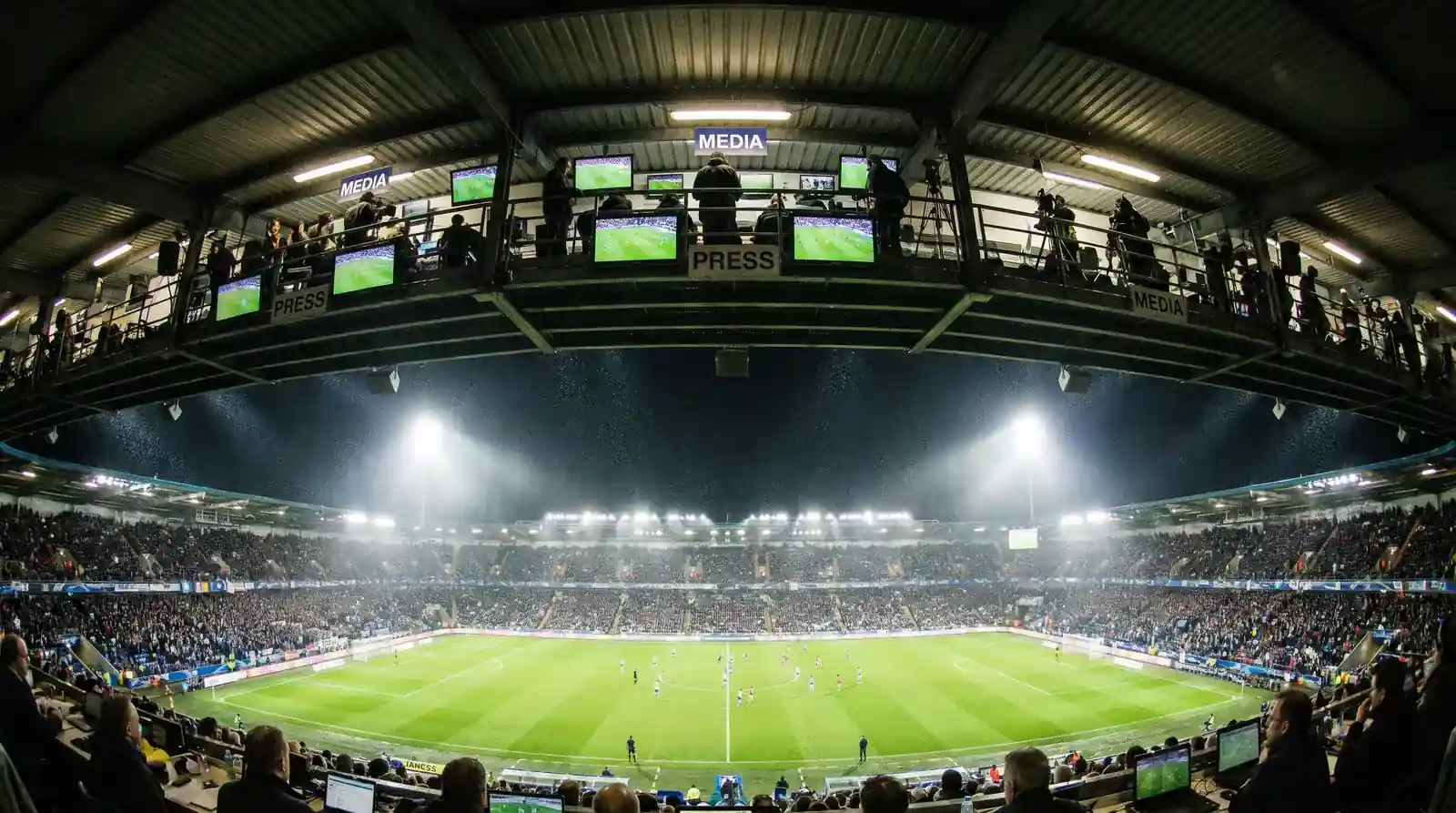 Cadena de transmisión de datos en tiempo real desde el estadio de fútbol